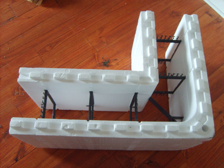 ICF corner wall form