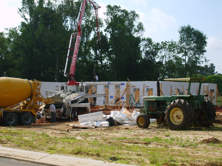 Boom type concrete pump